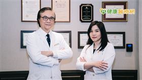 知名婦產科診所生殖中心創辦人暨執行長台灣試管嬰兒之父曾啟瑞醫師與知名婦產科診所生殖中心主治醫師李怡萱醫師。