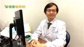 新光醫院心臟內科王子林醫師解釋，女性在更年期以前有荷爾蒙保護，能夠維持血管彈性並降低硬化、阻塞的發生，所以女性的心血管疾病好發年齡較男性晚，但隨著更年期荷爾蒙分泌減少之後，血管少了防護，一旦血液中的壞膽固醇過高，將大幅增加血管栓塞的危險。