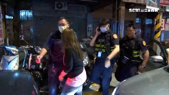 女闖紅燈不甩攔查　警一查竟是通緝犯