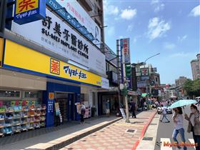 2021年北市第一筆億元店面，竟在這商圈，東湖松本清店面，以1.37億成為北市2021年5月前總價最高樓店。(台灣房屋東湖特許加盟店提供)
