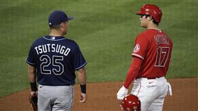 ▲筒香嘉智來不及補位，大谷翔平跑出安打。（圖／美聯社／達志影像）