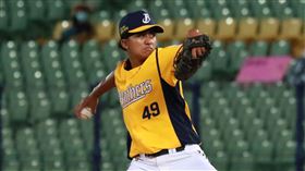 中信兄弟余謙一軍生涯初登板。（圖／中信兄弟提供）