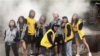 ØZI登玩很大脫了　整身麵粉超狼狽