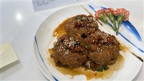 不只是豆腐！只要用心，「漢堡排」也能讓高齡長者吃得下。（圖／記者簡浩正攝影）