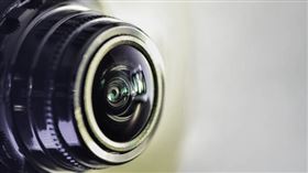 鄭男在廁所裝行車紀錄器，偷拍女員工如廁畫面。（示意圖／pixabay）