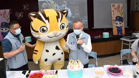 苗栗縣警察,母親節,蛋糕,徐耀昌。(圖/翻攝畫面)