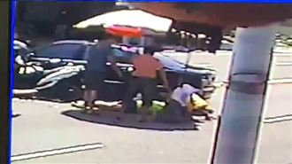 百萬轎車違規迴轉　機車垂直撞重創亡