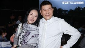 因紅包事件爆心結，澎恰恰、李亞萍同台錄製三立「超級夜總會」相見歡。（記者邱榮吉/攝影）