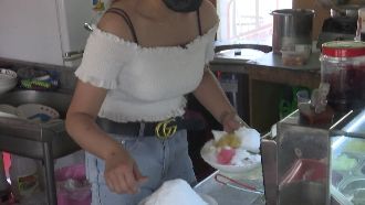 正妹老闆娘賣粉粿冰！阿嬤吃冰兼相親