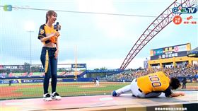 阿部瑪利亞和觀眾互動。（圖／翻攝自ＹｏｕＴｕｂｅ）