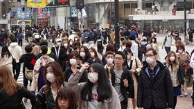 日本添109人確診　東京憂疫情爆發日本27日添109人確診武漢肺炎，首度單日逾100人，東京有40人。東京都知事小池百合子呼籲市民，週末盡量不要外出，圖為東京鬧區澀谷人潮。中央社記者楊明珠東京攝　109年3月27日