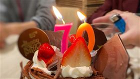 黃暐瀚回憶全家幫母親過七十大壽的時光。（圖／翻攝自黃暐瀚臉書）