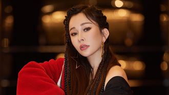 吳宗憲曬片洩戀情　溫嵐吻男友全被拍