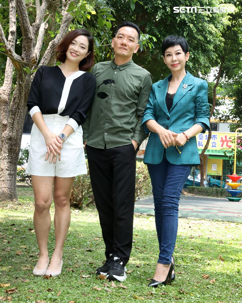 李秀媛、田定豐、林上筳跨入以蔬食為主的椅電商產業。（記者邱榮吉/攝影）