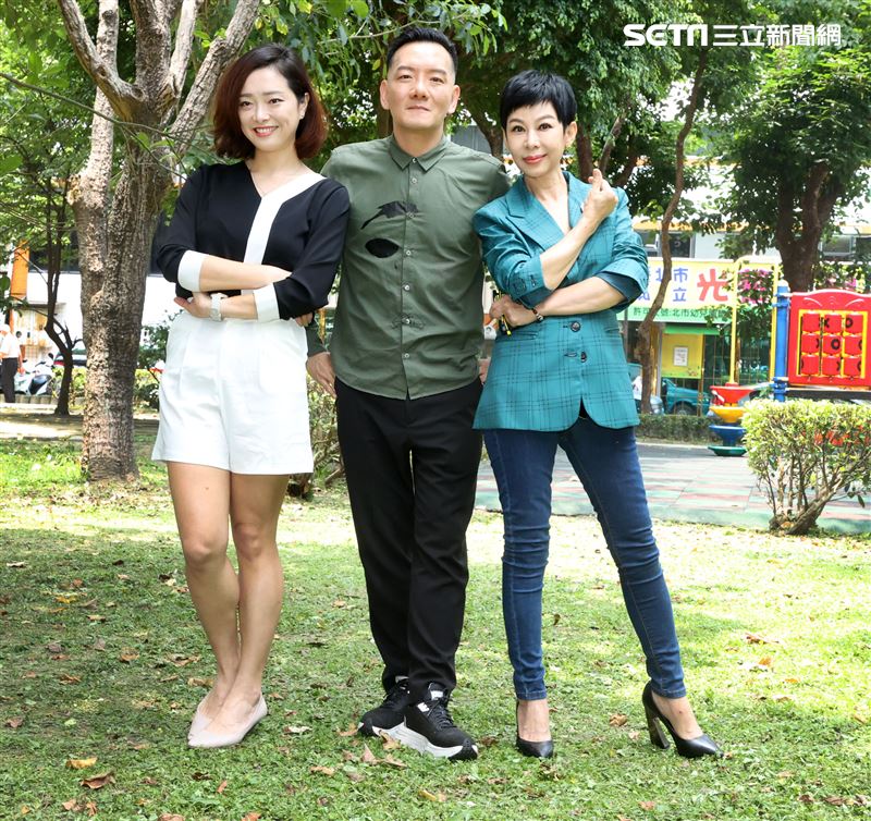 李秀媛、田定豐、林上筳跨入以蔬食為主的椅電商產業。（記者邱榮吉/攝影）