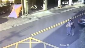 台中廖男隨機搶奪林女金項鍊，不到2小時就被逮。（圖／翻攝畫面）