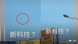 台中天空驚見鋼鐵人　揹噴射背包飛天