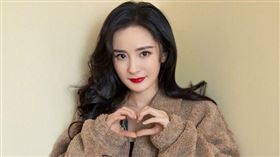 楊冪在演藝事業成績亮眼，此外還擁有傑出的高學歷。（圖／翻攝自楊冪微博）