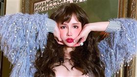 網紅辛尤里/情傷/手砸玻璃濺血/報平安。IG