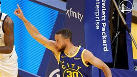 ▲柯瑞（Stephen Curry）投進逆轉三分球，勇士打出3連勝。（圖／翻攝自勇士推特）