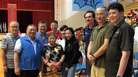 鄭志龍出席宏國科大傳承活動中華男籃執行教練鄭志龍（右3）11日與宏國象時期老戰友齊聚，出席宏國科大傳承活動並擔任嘉賓。中央社記者黃巧雯攝  110年5月11日