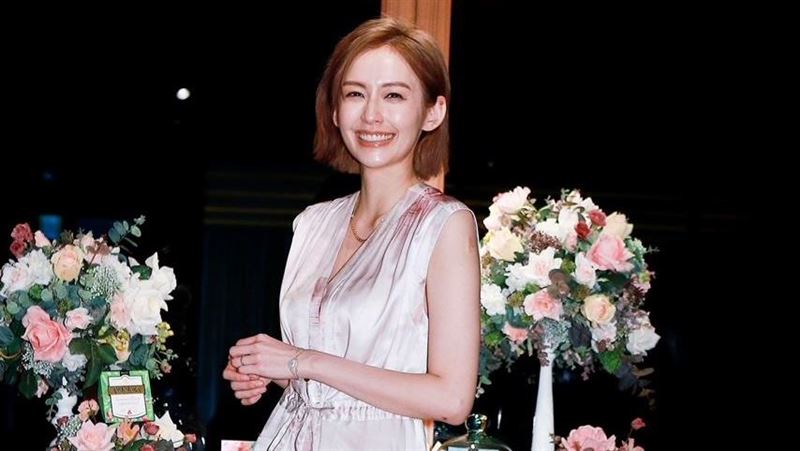 人妻袁艾菲尬4男　被開價30萬怒了