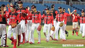 ▲味全龍4：1擊敗樂天桃猿打出4連勝。（圖／記者劉彥池攝影）