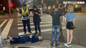 北市鍾男開賓士車載女友不慎輾過躺在地上的徐男。（圖／記者楊忠翰攝影）