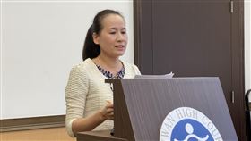 高檢為諸慶恩案聲請再審　高院認不合法駁回銀行經理諸慶恩涉偽造定存單，判刑後病故，高檢聲請再審。台灣高等法院11日認定，本件最終判決為最高法院不受理的程序判決，非有罪實體判決，檢方聲請不合法而駁回，可抗告。圖為高院刑庭發言人連育群說明。中央社記者劉世怡攝  110年5月11日