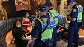 中市警重兵查防疫　金錢豹辣妹全曝光（圖／翻攝畫面）