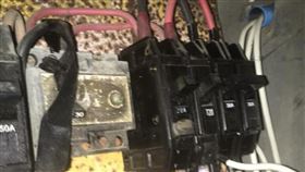 總電源,長輩,燈泡,過失致死,鄰居,偷電（圖／翻攝爆料公社）