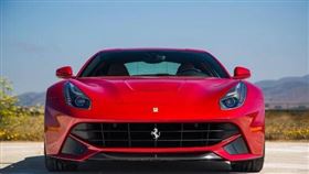 中檢名車法拍！驚見限量法拉利僅3折(圖/台中地檢、法拉利官網)