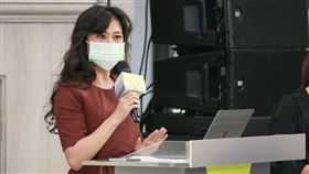 總統府發言人Kolas Yotaka今（12）天在臉書貼照發文寫下「台灣模式」（圖／翻攝自Kolas Yotaka臉書）