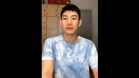 施易男半夜直播宣布粉絲會延期。（圖／翻攝自施易男臉書）