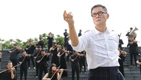 羅大佑有50人管弦樂團助陣合作。（圖／種子音樂提供）