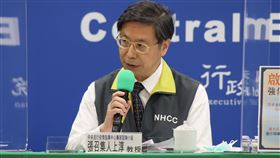 指揮中心專家諮詢小組召集人張上淳表示，今日公布個案中，除基隆驗出的案1217女性屬重症在醫院治療，但還沒有插管外，其他都是輕症。（圖／指揮中心提供）