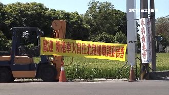 冒名布條惹議！新港媽繞境員警急戒護