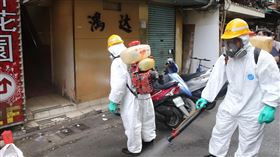 萬華2茶藝館工作者確診　市府加強消毒（1）中央流行疫情指揮中心指揮官陳時中12日公布，新增16 例本土武漢肺炎確定病例，其中2名個案分別在台北市萬華區「鴻達茶藝館」（圖）及「楓香清茶館」兩處不同茶藝館工作，市府環保局人員下午在茶藝館周邊全面消毒。中央社記者郭日曉攝  110年5月12日