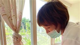 創世曾綉娟護理師為植物人原床泡澡（圖／創世基金會提供）