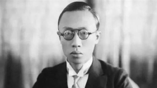 溥儀被趕出紫禁城時說了一句話！士兵鼓掌