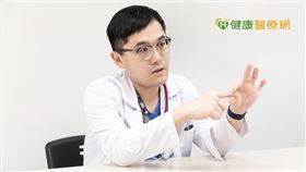 羅健洺醫師提醒，罹患三高、經常熬夜、生活作息不正常、抽菸等等都是危險因子，建議民眾應定期健康檢查、遵從醫囑按時服藥，養成規律的運動習慣。