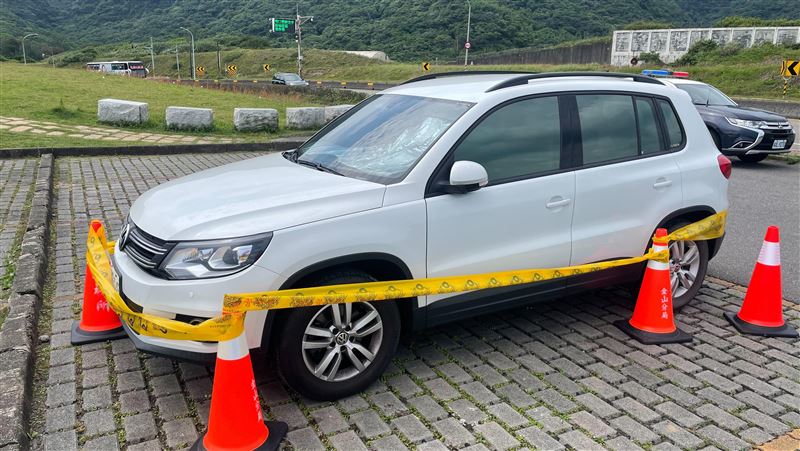 紅衣女陳屍萬里停車場　家屬到場崩潰