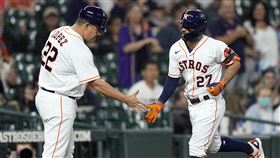 ▲奧圖維（Jose Altuve）敲出「首局首打席首球」全壘打。（圖／美聯社／達志影像）