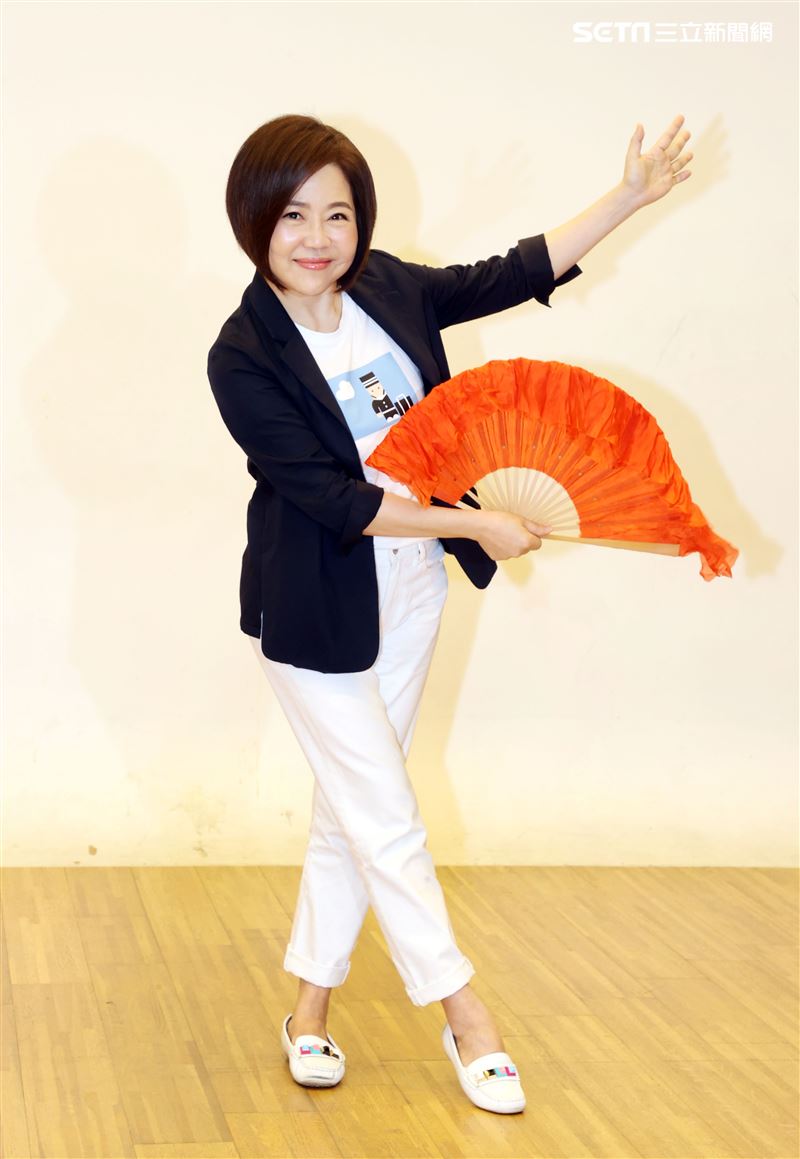 于美人為「超級紅人榜」500特輯，挑戰唱跳「阿里郎」台語版以及「雨夜花」，放話絕對要驚艷大家。（記者邱榮吉/攝影）