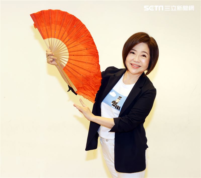 于美人為「超級紅人榜」500特輯，挑戰唱跳「阿里郎」台語版以及「雨夜花」，放話絕對要驚艷大家。（記者邱榮吉/攝影）