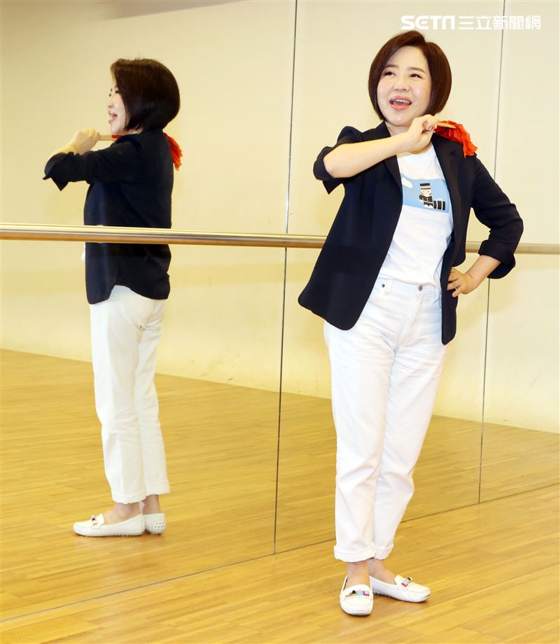 于美人為「超級紅人榜」500特輯，挑戰唱跳「阿里郎」台語版以及「雨夜花」，放話絕對要驚艷大家。（記者邱榮吉/攝影）