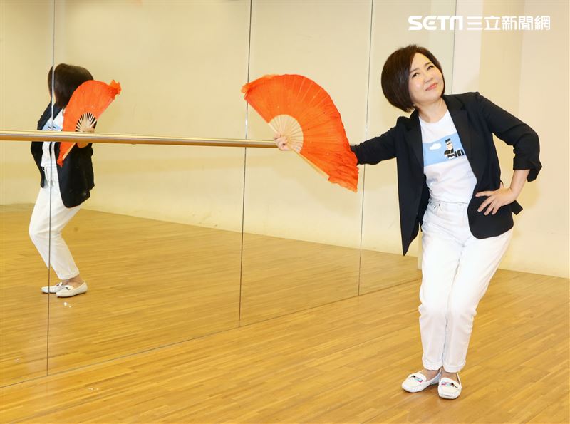 于美人為「超級紅人榜」500特輯，挑戰唱跳「阿里郎」台語版以及「雨夜花」，放話絕對要驚艷大家。（記者邱榮吉/攝影）