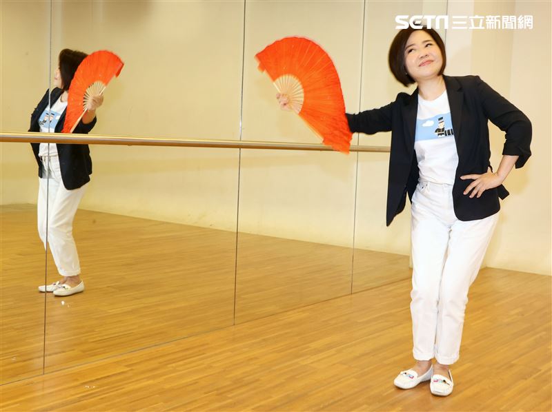 于美人為「超級紅人榜」500特輯，挑戰唱跳「阿里郎」台語版以及「雨夜花」，放話絕對要驚艷大家。（記者邱榮吉/攝影）