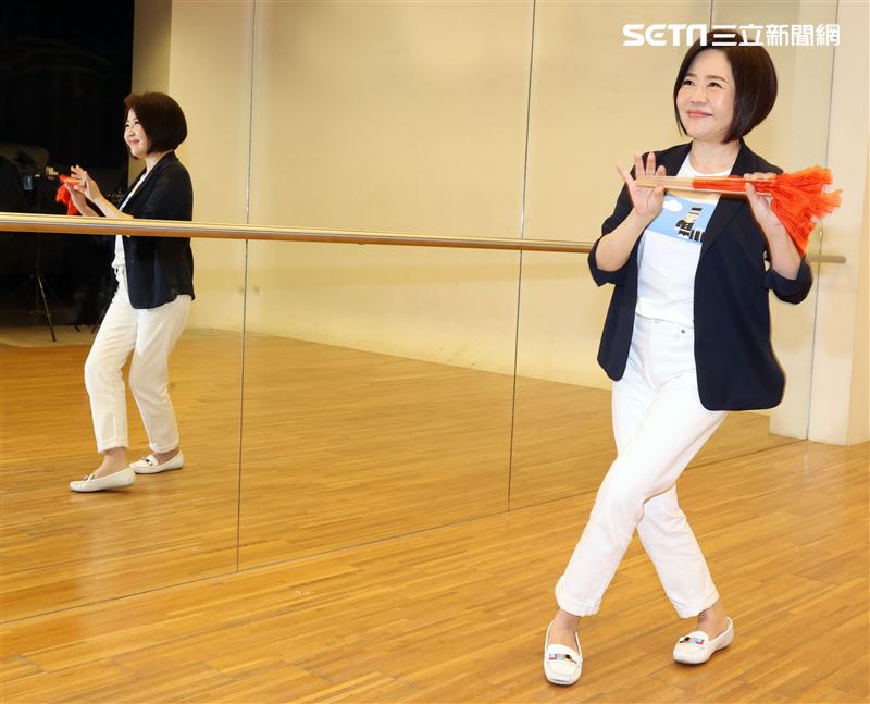 于美人為「超級紅人榜」500特輯，挑戰唱跳「阿里郎」台語版以及「雨夜花」，放話絕對要驚艷大家。（記者邱榮吉/攝影）