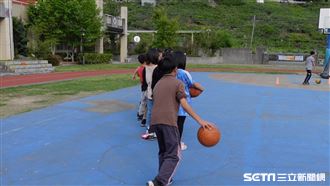 在龜裂球場練習　奪冠球員最小3年級